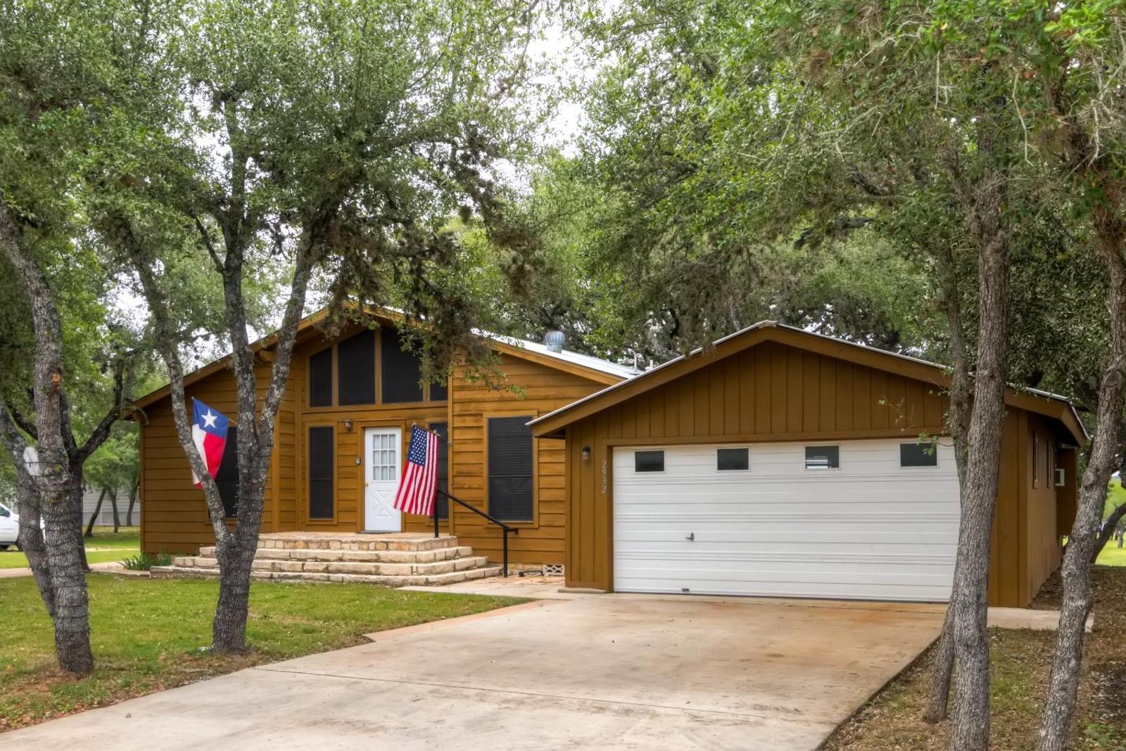 3BR House on Canyon Lake w/Private Gazebo!